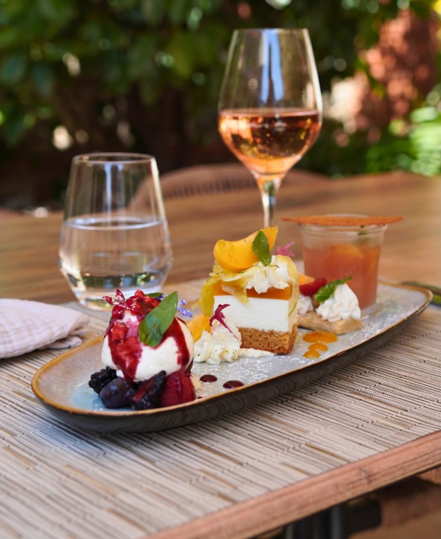 Un postre del menú d'estiu, preparat al restaurant L'Ancienne École